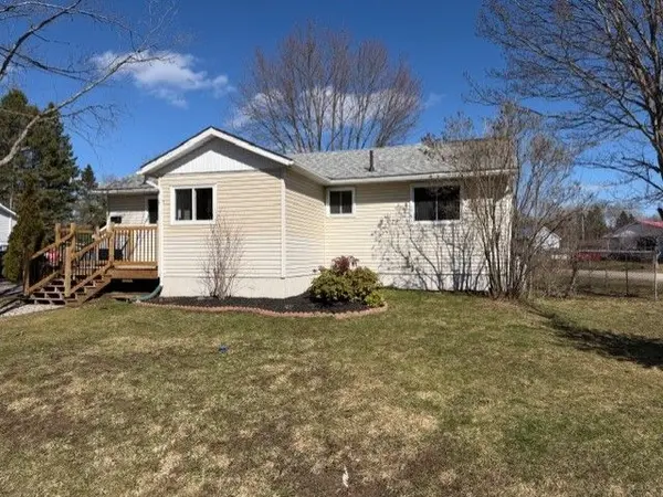 31 Sprucedale ST, Highlands East, ON K0L 1M0