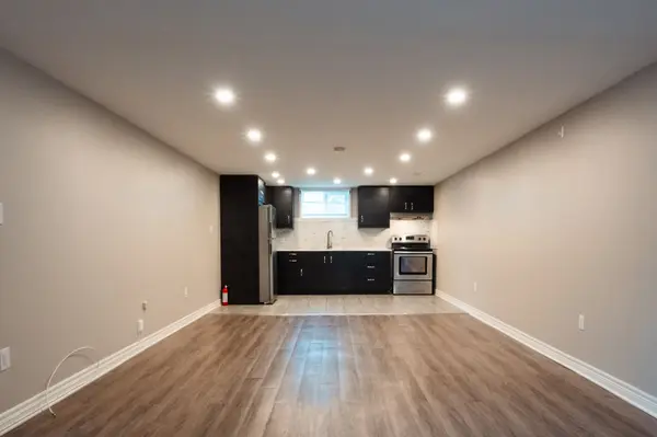 8 Salmond CT #Lower, Hamilton, ON L8T 2J7