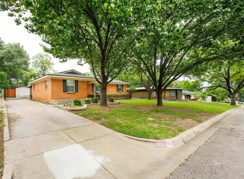 3263 Bilglade Road, Fort Worth, TX 76133