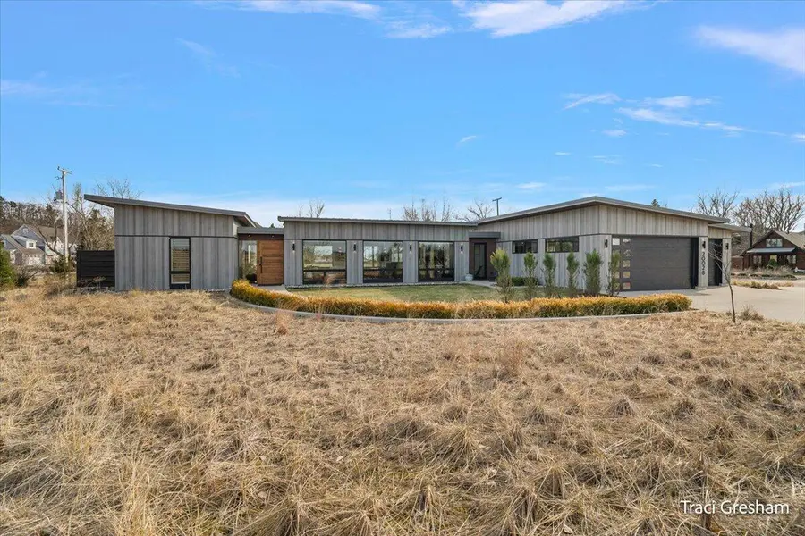 20028 North Shore DR, Grand Haven City, MI 49456