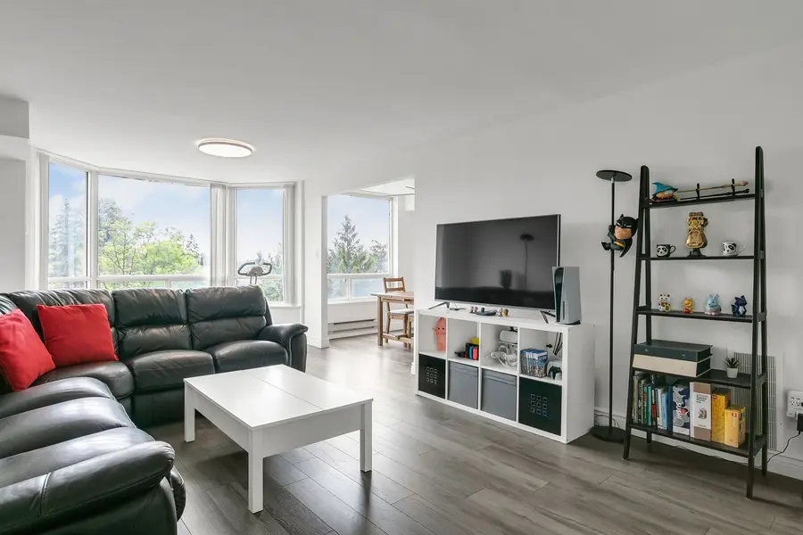 175 Cedar AVE #413, Richmond Hill, ON L4C 9V3