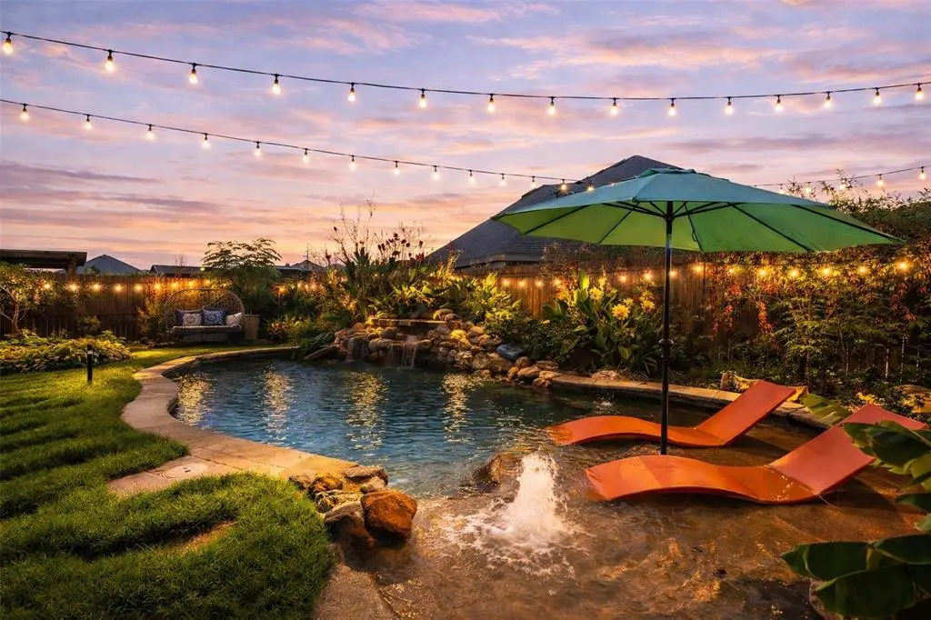 462 Wintergreen Drive, Waxahachie, TX 75165