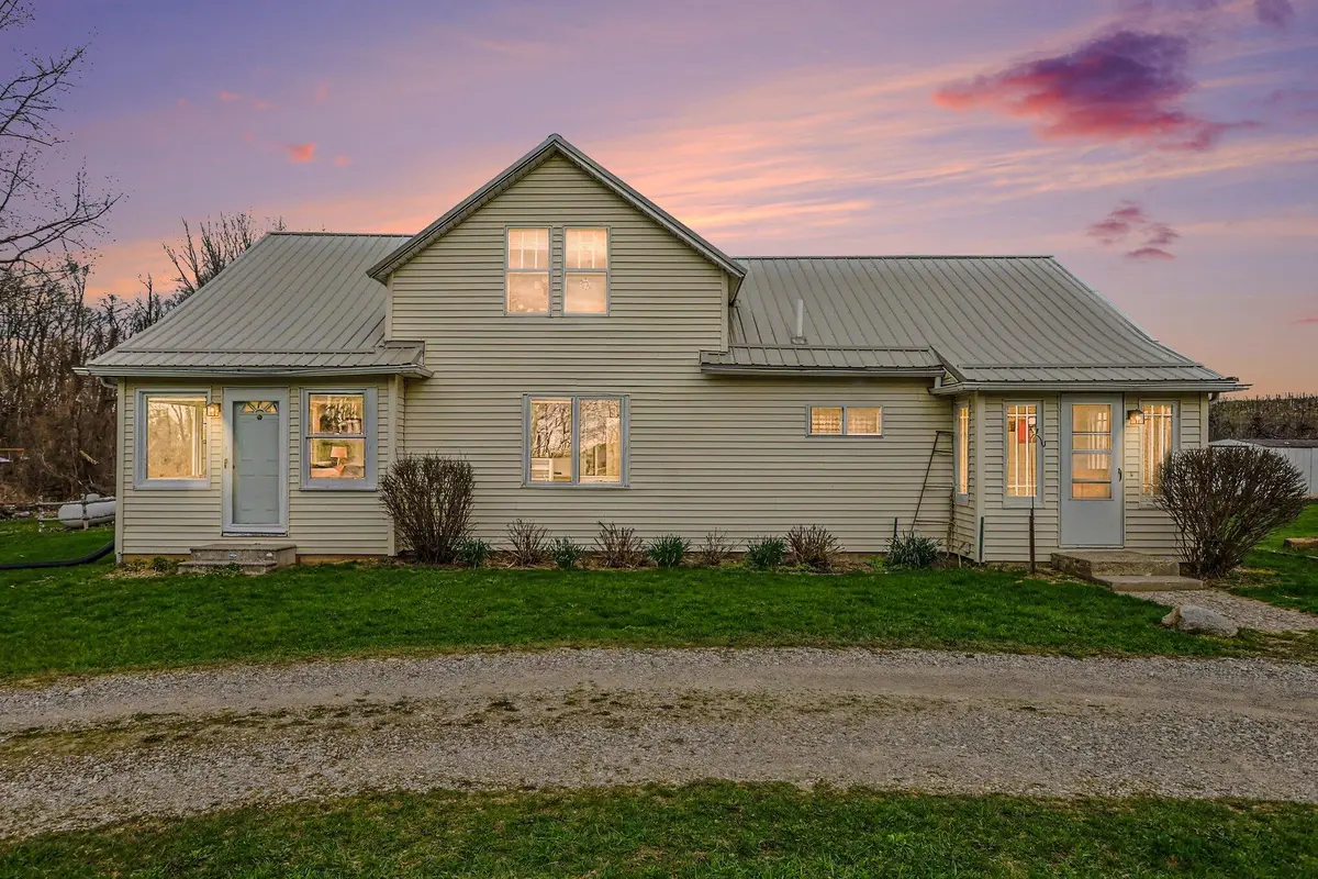 8263 S Scottdale RD, Oronoko Twp, MI 49103