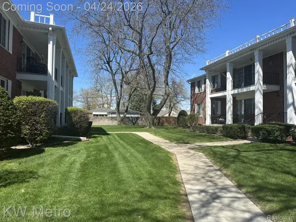 29603 Jefferson AVE #13, St. Clair Shores, MI 48082