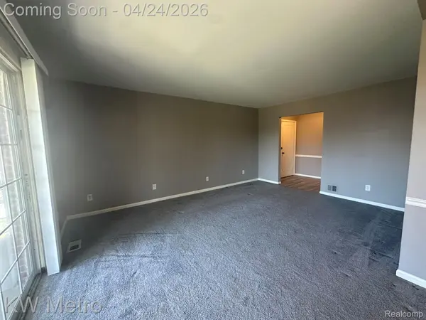 29603 Jefferson AVE #13, St. Clair Shores, MI 48082