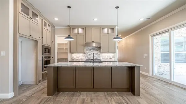 2407 Vineyard Drive, Granbury, TX 76048