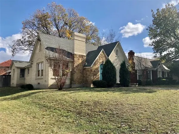 3301 Rogers Avenue, Fort Worth, TX 76109