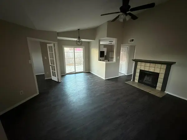 409-411 Dollins Street, Cedar Hill, TX 75104