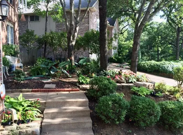 3504 Creekside Court, Bedford, TX 76021