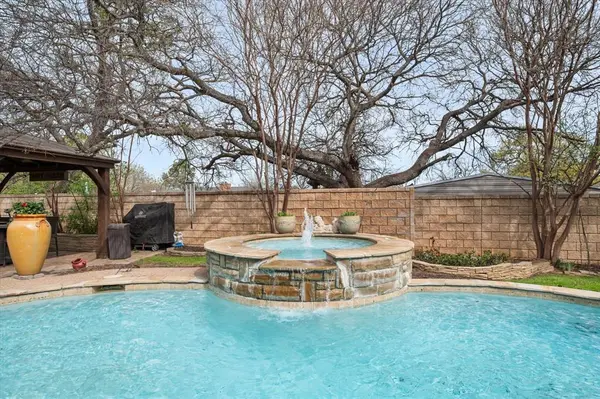 2703 Katherine Court, Dalworthington Gardens, TX 76016