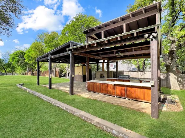 1205 Forest Ridge Drive, Bedford, TX 76022