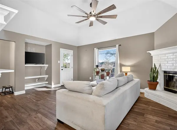 1006 Oakchase Court, Azle, TX 76020