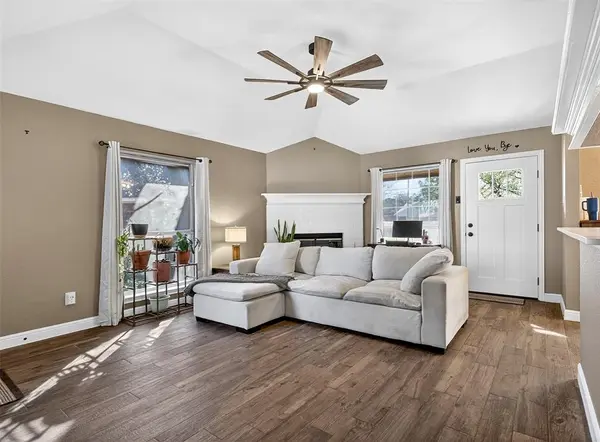 1006 Oakchase Court, Azle, TX 76020