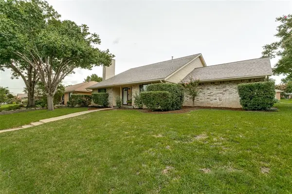 1917 Maxwell Drive, Lewisville, TX 75077