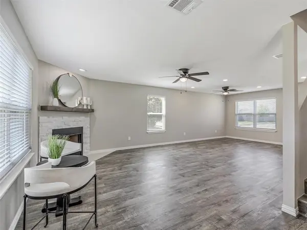 316 Spurlock Drive, Krum, TX 76249