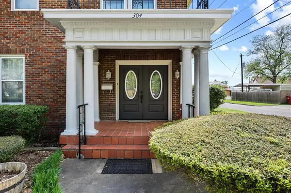 304 E 9th Street, Bonham, TX 75418