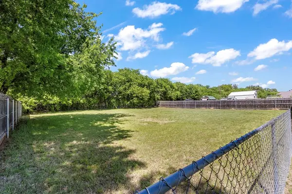 218 Granada Calle Street, Granbury, TX 76049