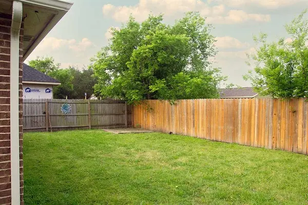 907 S Meriott Street, Ennis, TX 75119