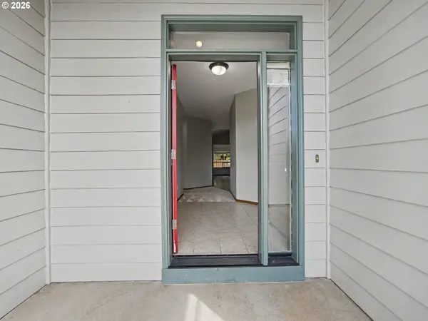 18368 MEADOW AVE, Sandy, OR 97055