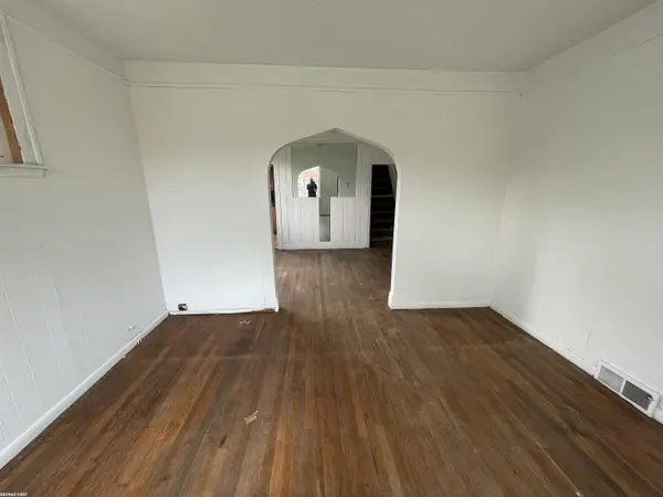 10411 Sterritt ST, Detroit, MI 48213