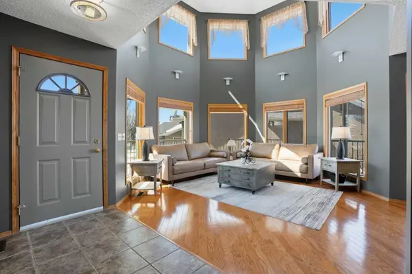 131 Edgebrook CIR NW, Calgary, AB T3A5A4