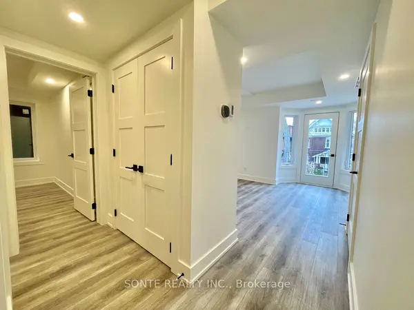 333 Palmerston BLVD ##201, Toronto C01, ON M6G 2N5