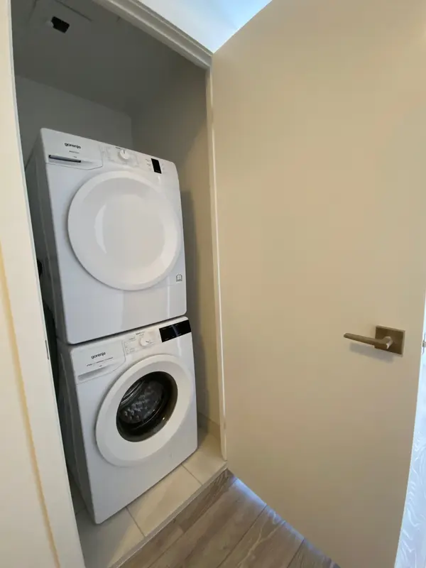 159 Wellesley ST #1806, Toronto C08, ON M4Y 0H5