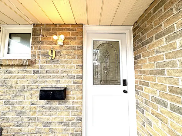 9 Truro CRES, Toronto E07, ON M1V 2H7