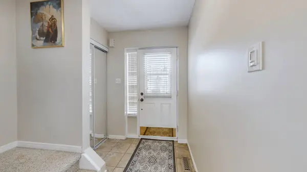 579 Gibney CRES #1, Newmarket, ON L3X 1Y3