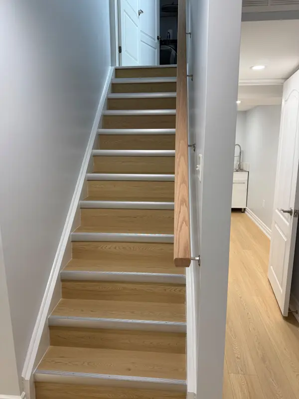 28 Desjardin DR, Markham, ON L6E 0M2