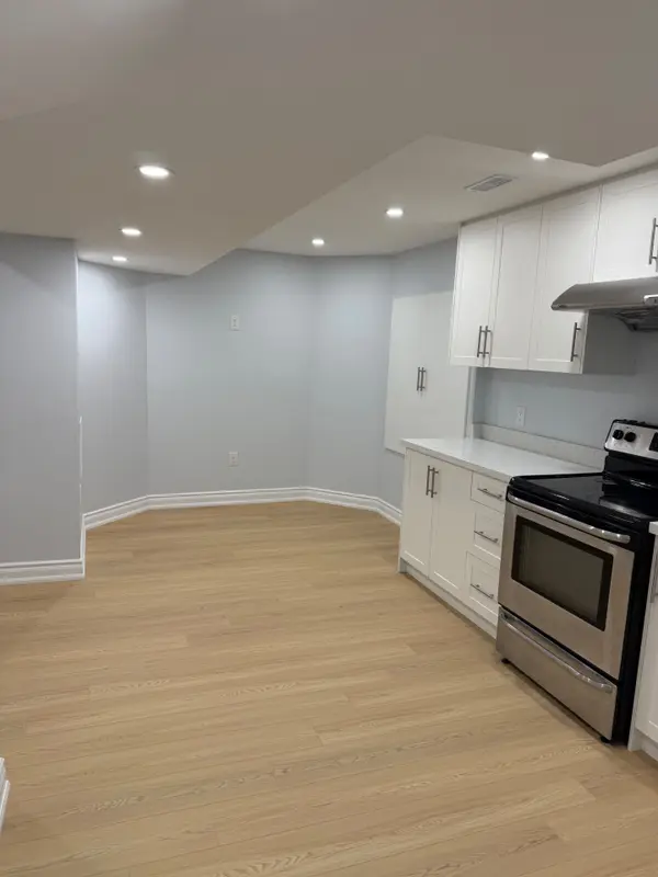 28 Desjardin DR, Markham, ON L6E 0M2