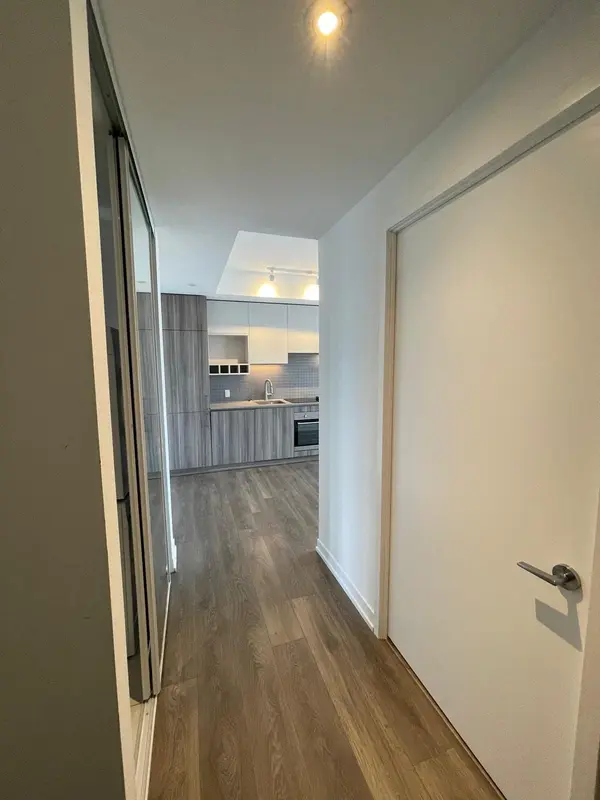 898 Portage Pkwy #4611, Vaughan, ON L4K 0J6