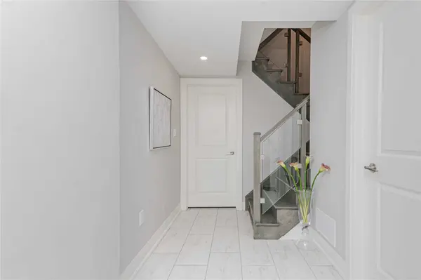 25 Kodiak TER, Barrie, ON L9J 0J4