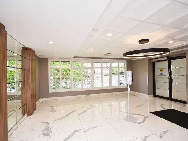 155 Hillcrest AVE #406, Mississauga, ON L5B 3Z2