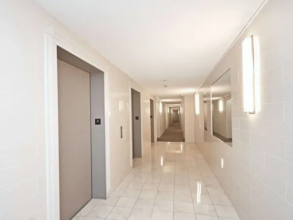 155 Hillcrest AVE #406, Mississauga, ON L5B 3Z2