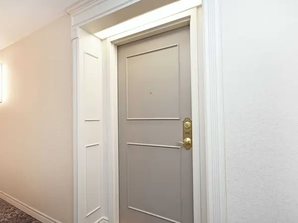 155 Hillcrest AVE #406, Mississauga, ON L5B 3Z2