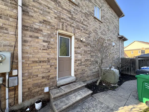 3434 Fountain Park AVE #Basement, Mississauga, ON L5M 7E3