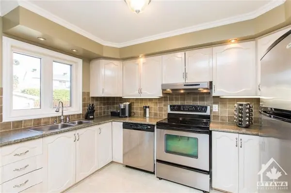 617 WILKIE DR, Orleans - Cumberland And Area, ON K4A 1R8