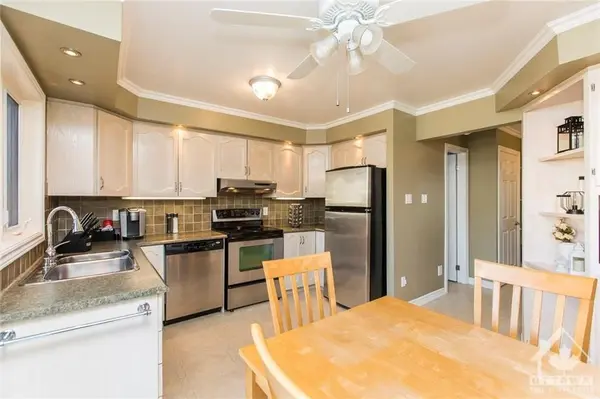 617 WILKIE DR, Orleans - Cumberland And Area, ON K4A 1R8