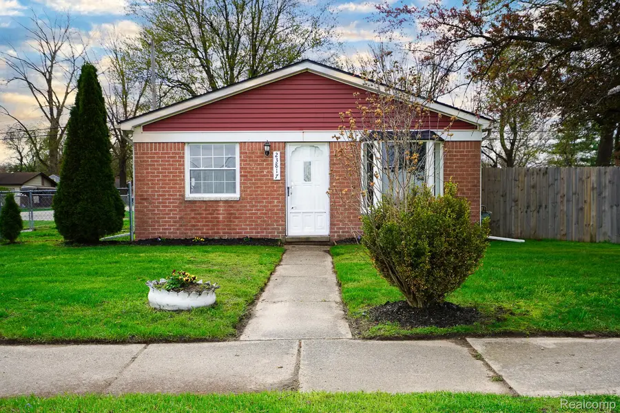 23817 Bredow AVE, Brownstown Charter Township, MI 48174