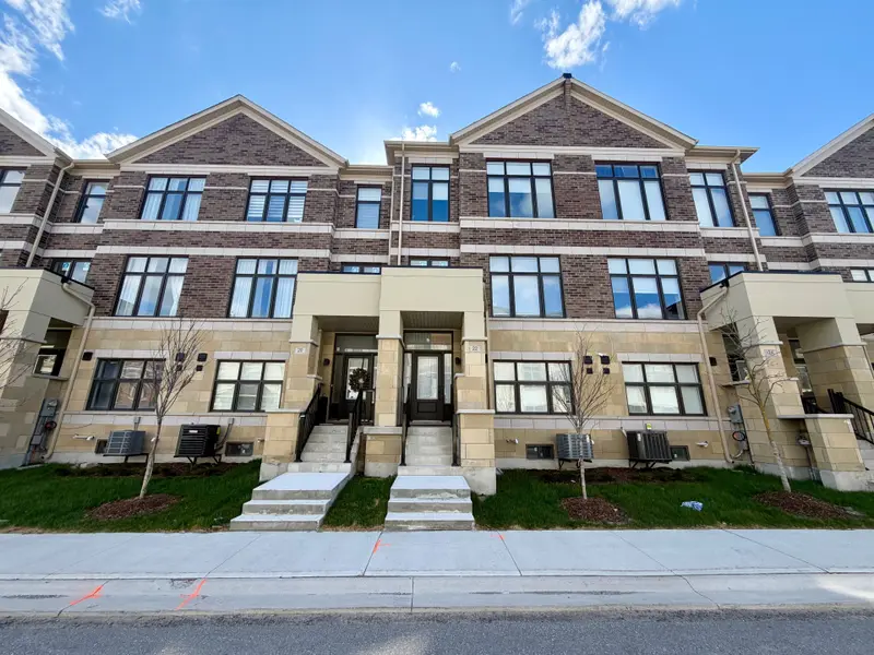 22 Kahshe LN, Richmond Hill, ON L4S 0N7