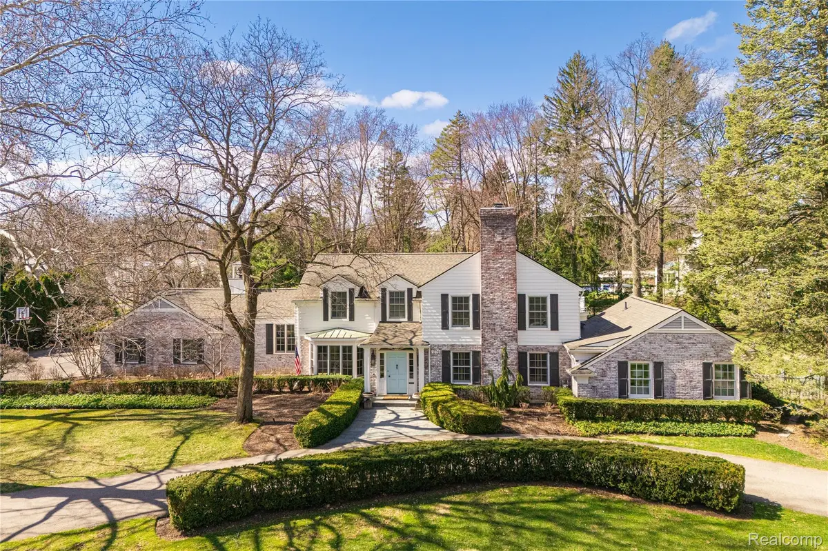 1379 N Cranbrook RD, Bloomfield Charter Township, MI 48301