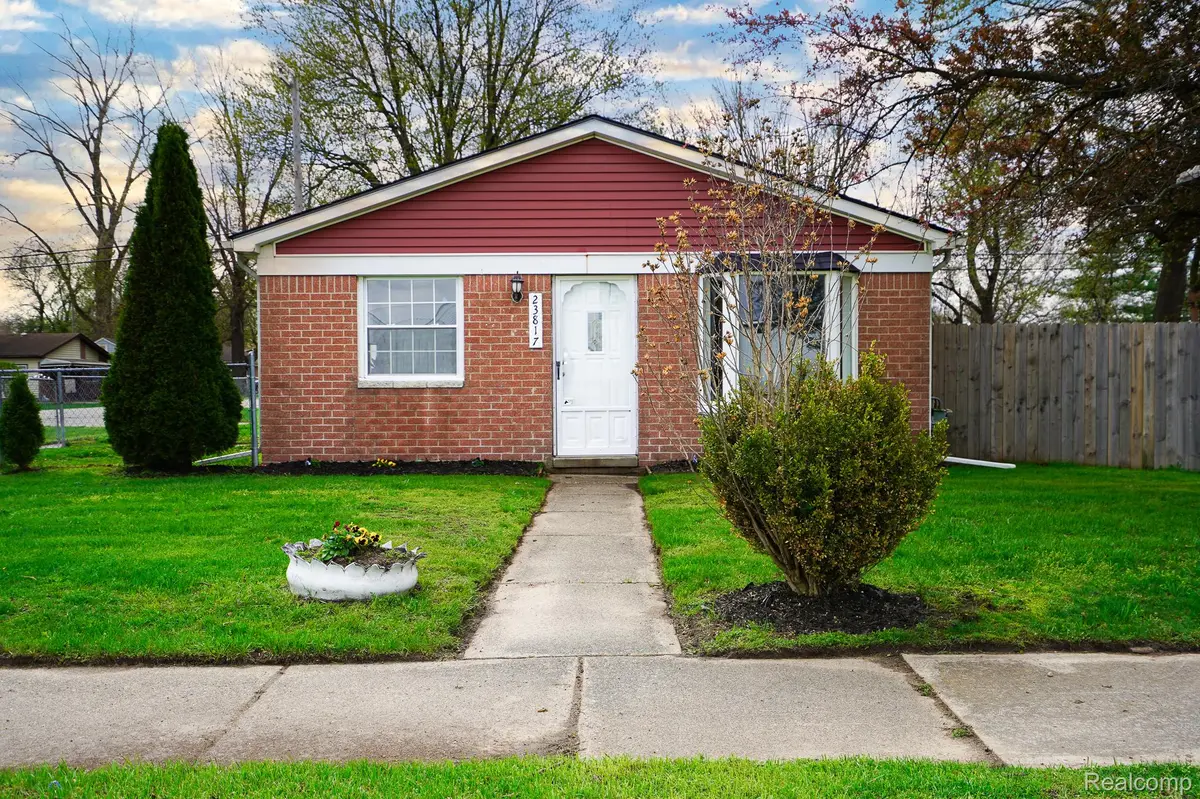 23817 Bredow AVE, Brownstown Charter Township, MI 48174