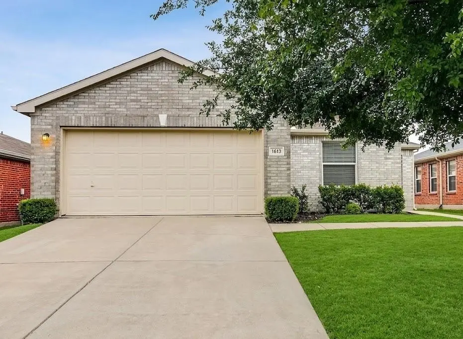 1613 Crown Point Drive, Little Elm, TX 75036
