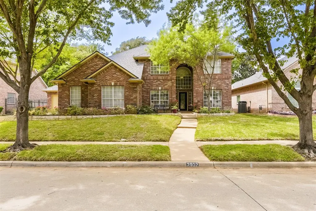 2802 Park Run Drive, Arlington, TX 76016