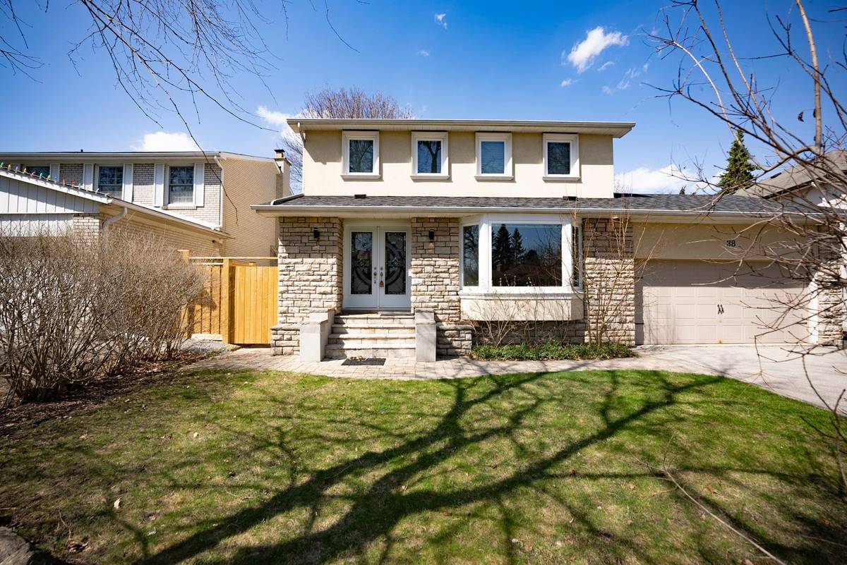 38 Foursome CRES, Toronto C12, ON M2P 1W3