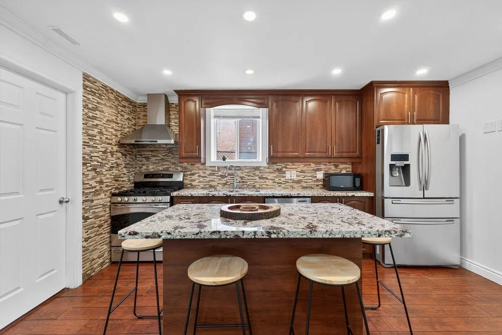 20 Bridesburg DR #1, Toronto W09, ON M9R 2K3