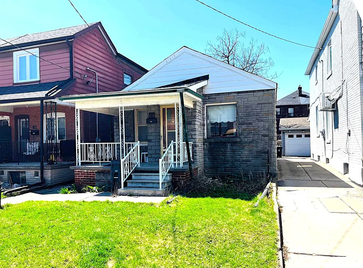 64 Chambers AVE, Toronto W03, ON M6N 3M2