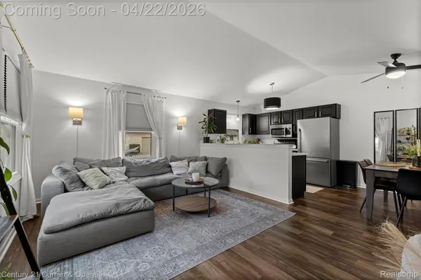 41812 King Edward CT, Clinton Charter Township, MI 48038