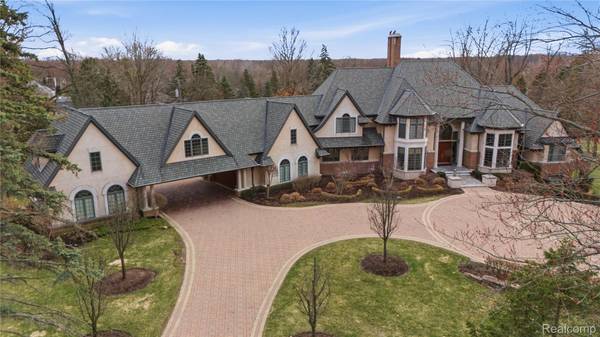 5230 Clarendon Crest ST, Bloomfield Hills, MI 48302